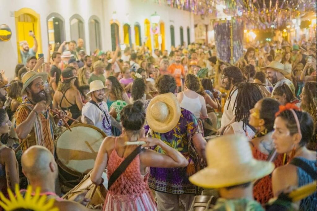 Paraty - carnaval alternativo com música ao vivo
