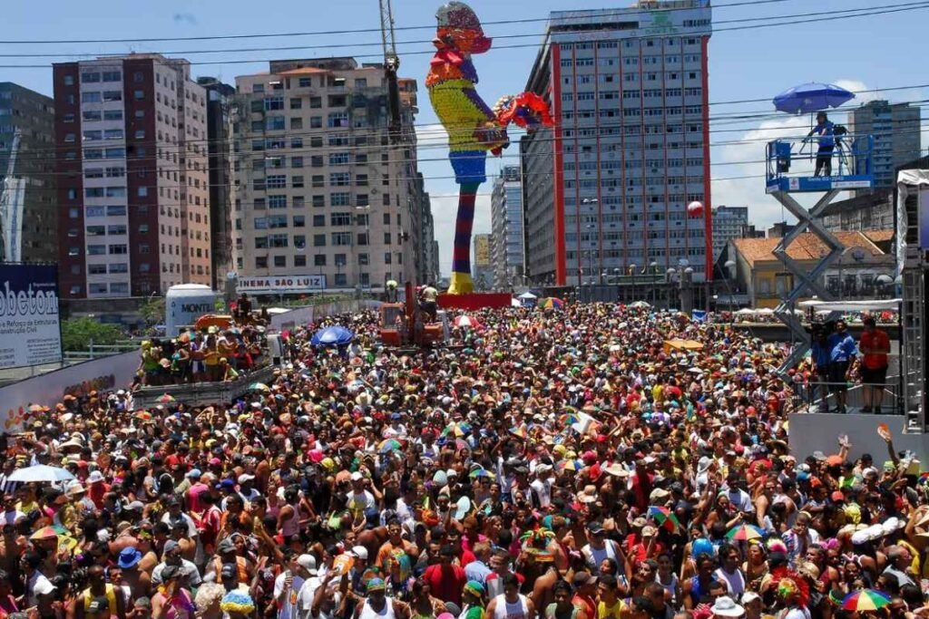 Recife - carnaval com maracatu e ritmos nordestinos