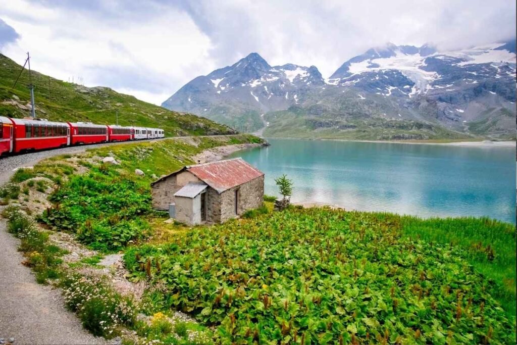 O lago Bianco, durante o trajeto pelo Passo do Bermina.